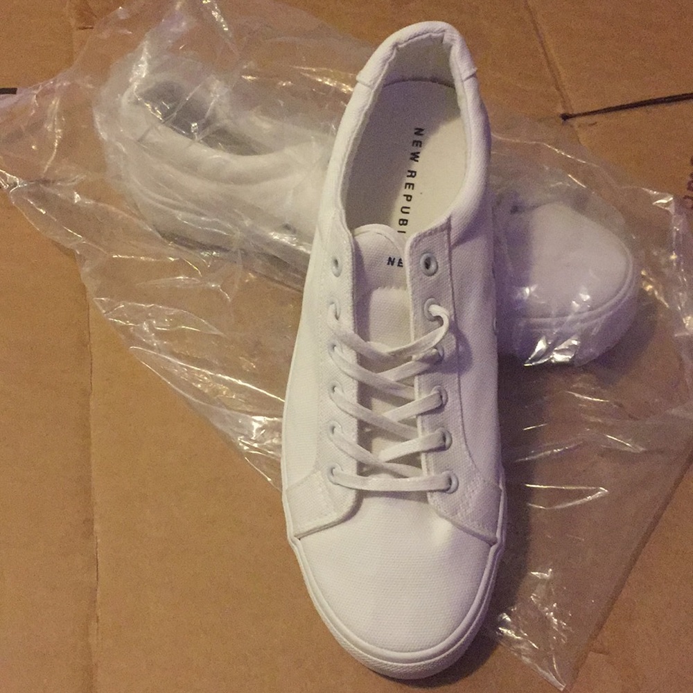 Brand new White Sneakers from New Republic (Menlo)